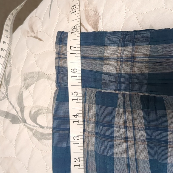 Adorable button up v-neck blouse - Picture 8 of 15